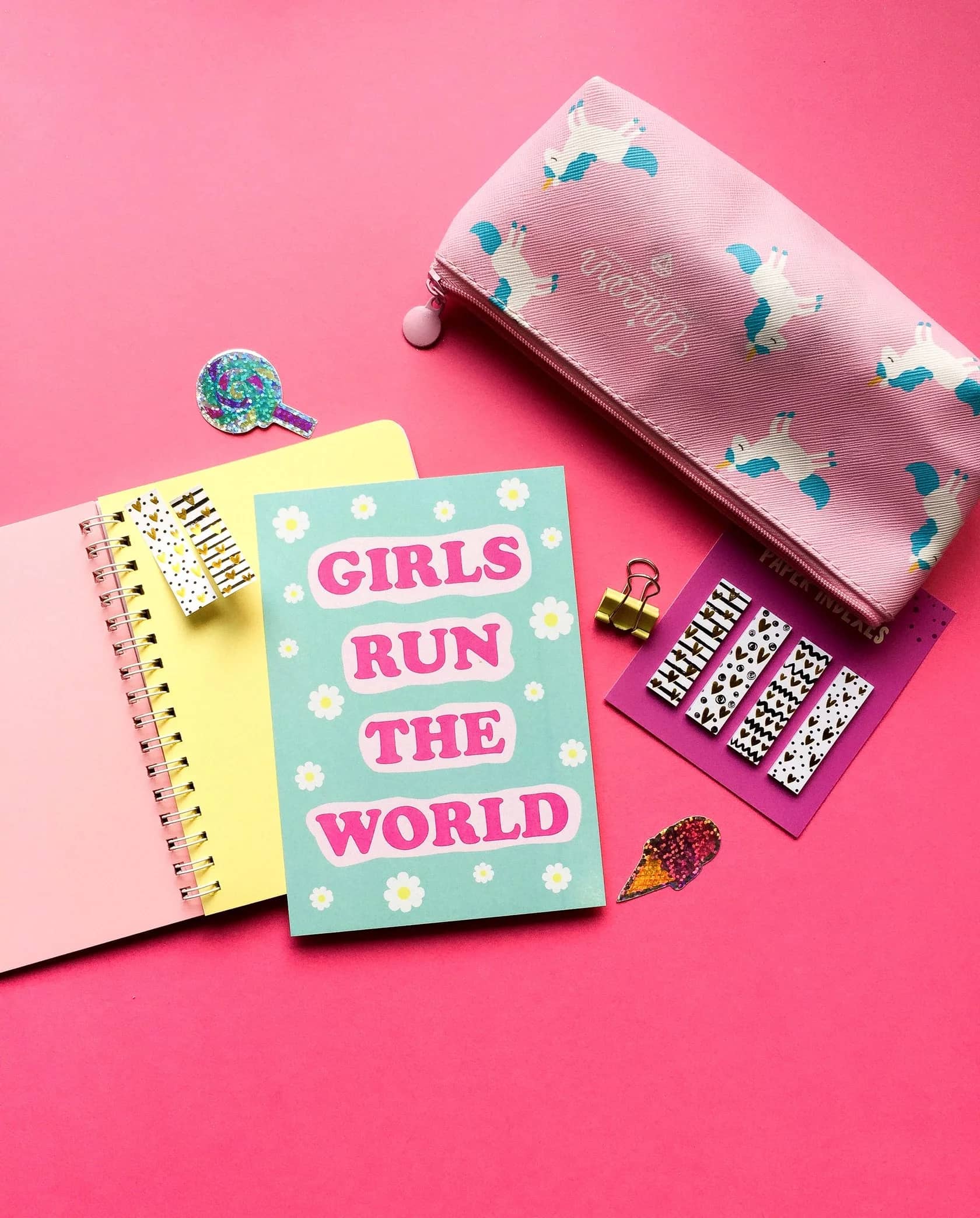 Листівка класична Girls run the world