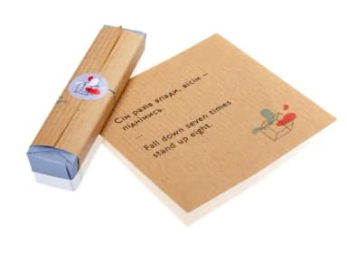 Шоколад з передбаченнями (молочний з начинкою ягідний чізкейк)