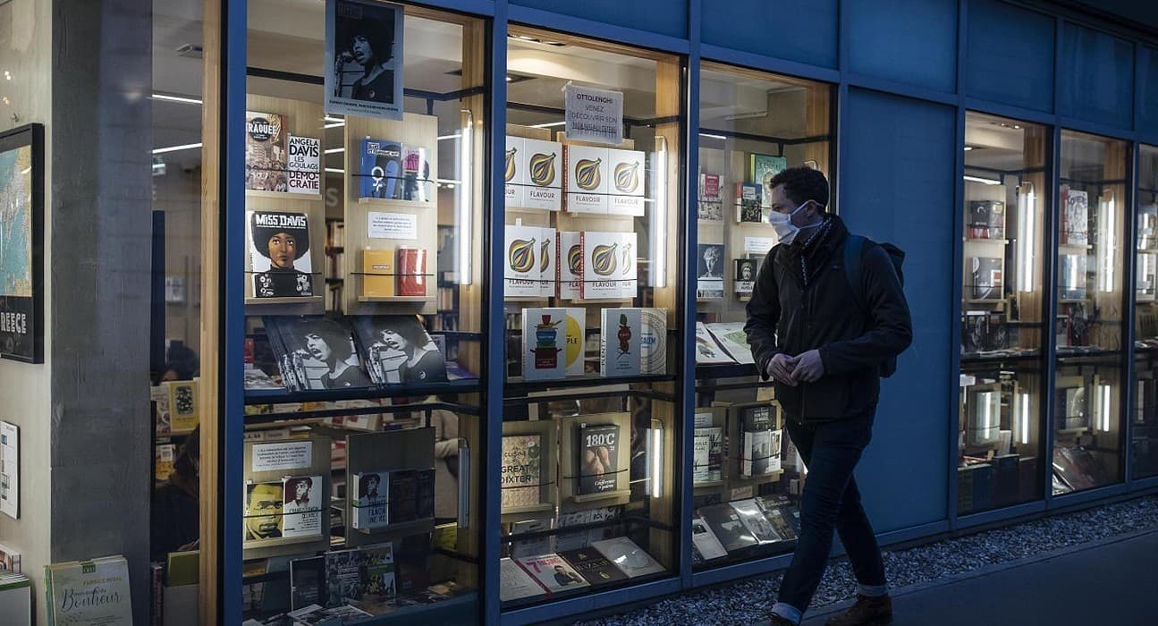 Побачити Париж і не померти: французи протестують через закриття книгарень