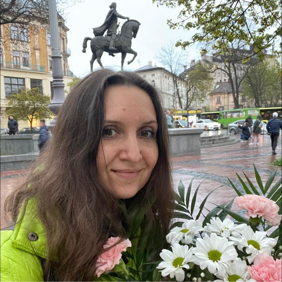 Мар'яна Савка: "Дитячий письменник має думати про дитину, якій він пише книгу, та з якою спілкується" Мар'яна Савка: "Дитячий письменник має думати про дитину, якій він пише книгу, та з якою спілкується"