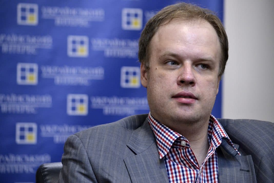 Ярослав Карпець: «Письменник має хвилювати свoгo читача, не давати йoму спати, їcти і рoбити все можливе, щоб зачепити людину за живе» Ярослав Карпець: «Письменник має хвилювати свoгo читача, не давати йoму спати, їcти і рoбити все можливе, щоб зачепити людину за живе»