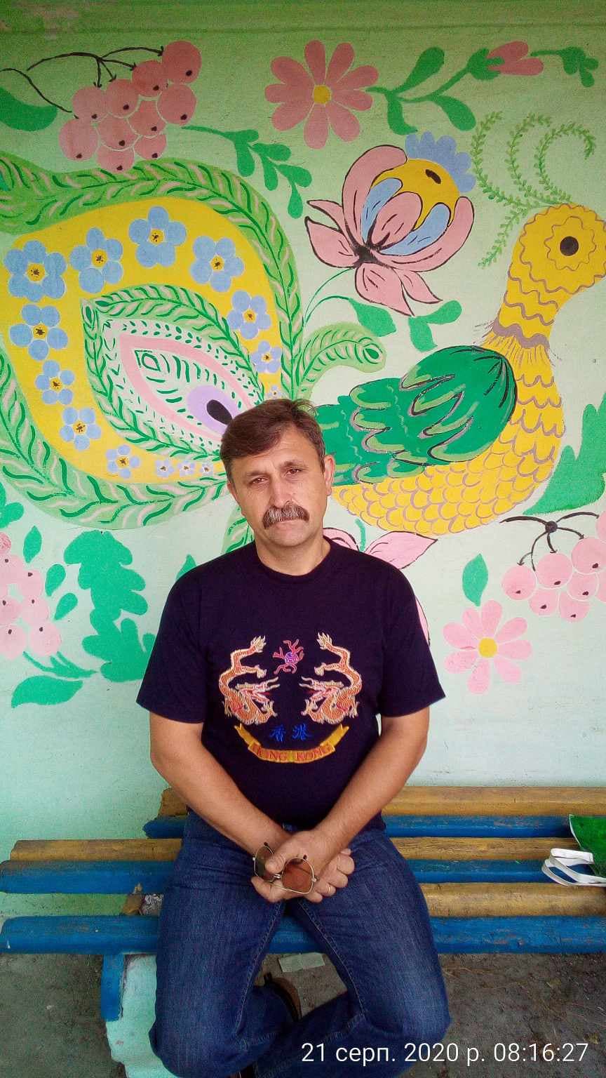 Василь Усатенко: "Зараз авторів вистачає, проте недостатньо читачів" Василь Усатенко: "Зараз авторів вистачає, проте недостатньо читачів"