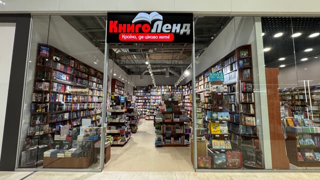 «КнигоЛенд», місто Київ, Дніпровська набережна 12, ТРЦ River Mall (3 поверх)