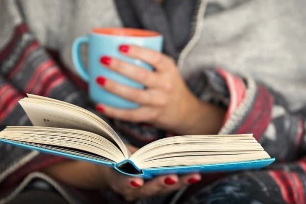 Читання книг продовжує життя Читання книг продовжує життя