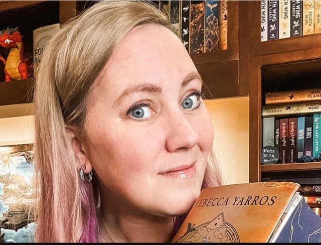 Ребекка Яррос