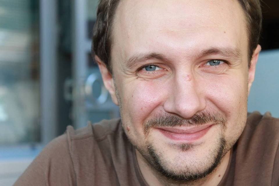 Олег Криштопа: «Коли я був молодим, то любив писати в навушниках під акомпанементи драматичної музики» Олег Криштопа: «Коли я був молодим, то любив писати в навушниках під акомпанементи драматичної музики»